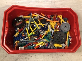 5 bs K&rsquo;NEX Lot W/Red Tub Loaded Various Parts Regular, Micro & Instructions KNEX