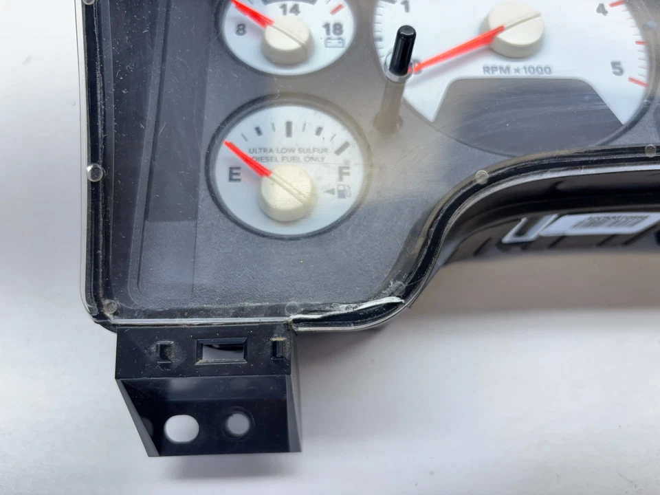 Velocímetro, cuadro de instrumentos, Ram 2500 3500 2008 6,7 L Cummins *lente agrietada* Foto 3 de 4