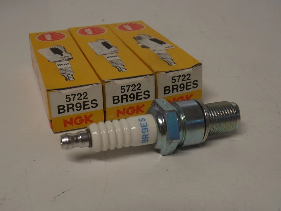 NGK BR9ES / 5722 spark plug  pack of 3 each - Image 3 of 4