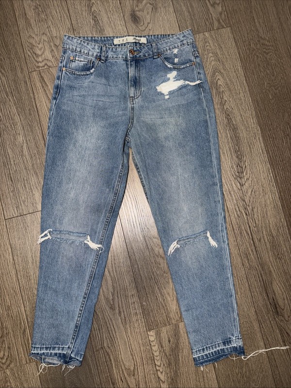 Denim Co Distressed Light Wash Mom Jeans Size 8 🍌