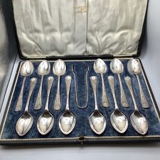 Walker and Hall Sheffield Tea Spoons Sugar Tong 13 Piece Set Cased Silver Plate 