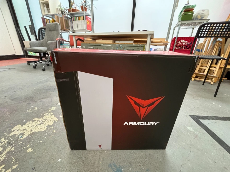 Computer case - Image 4 of 4