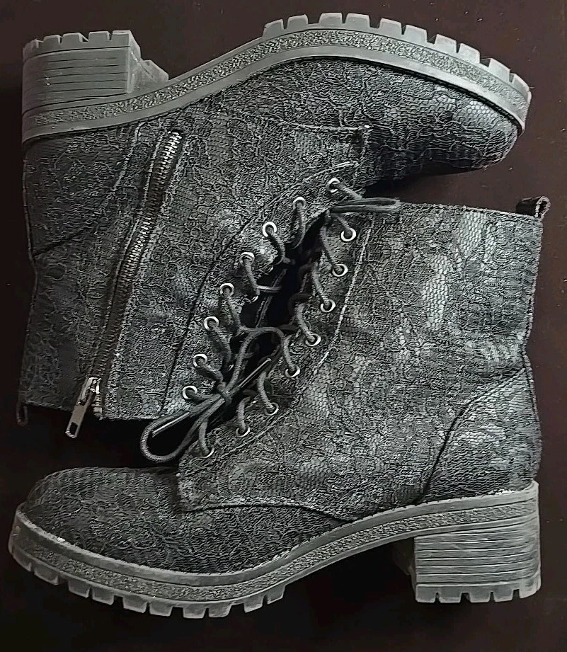 FergaLicious By Fergie Women's Boots Sz8 Black Lace Surface Gothic Lace & zip Up - Image 2 of 4