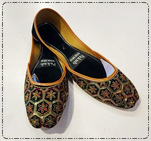 MULTI COLOR WOMEN HANDMADE FLAT JOTI LEATHER KHUSSA SHOE - Picture 3 of 6