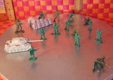 Plastic figures, 14 small vtg soldiers, w/extras and Tank 3 3/4" L by HotWheels,