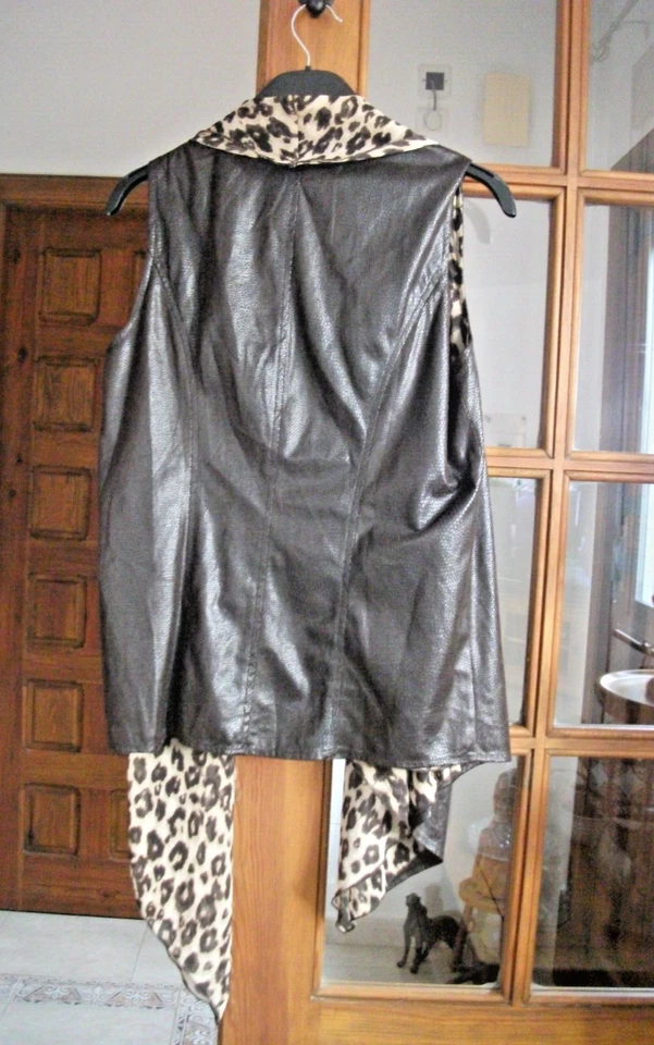 Easywear by Chico’s Womens Open Scarf Vest Size .0.Faux Leather & Leopard Print - Image 3 of 4
