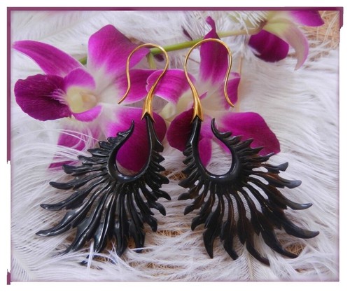 Orecchini Pincher Tribali In Finto Corno Di Mucca Nero - 13/16" - FifiRose