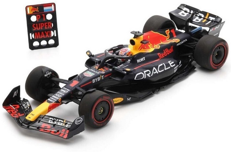 Red Bull Winner British GP 2023 Max Verstappen with pit board  1:18 SPARK 18S902