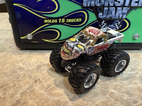 Hot Wheels Monster Jam 3D Grave Digger Storage Carry Case w/ 15 Toy Truck Lot - Picture 19 of 22