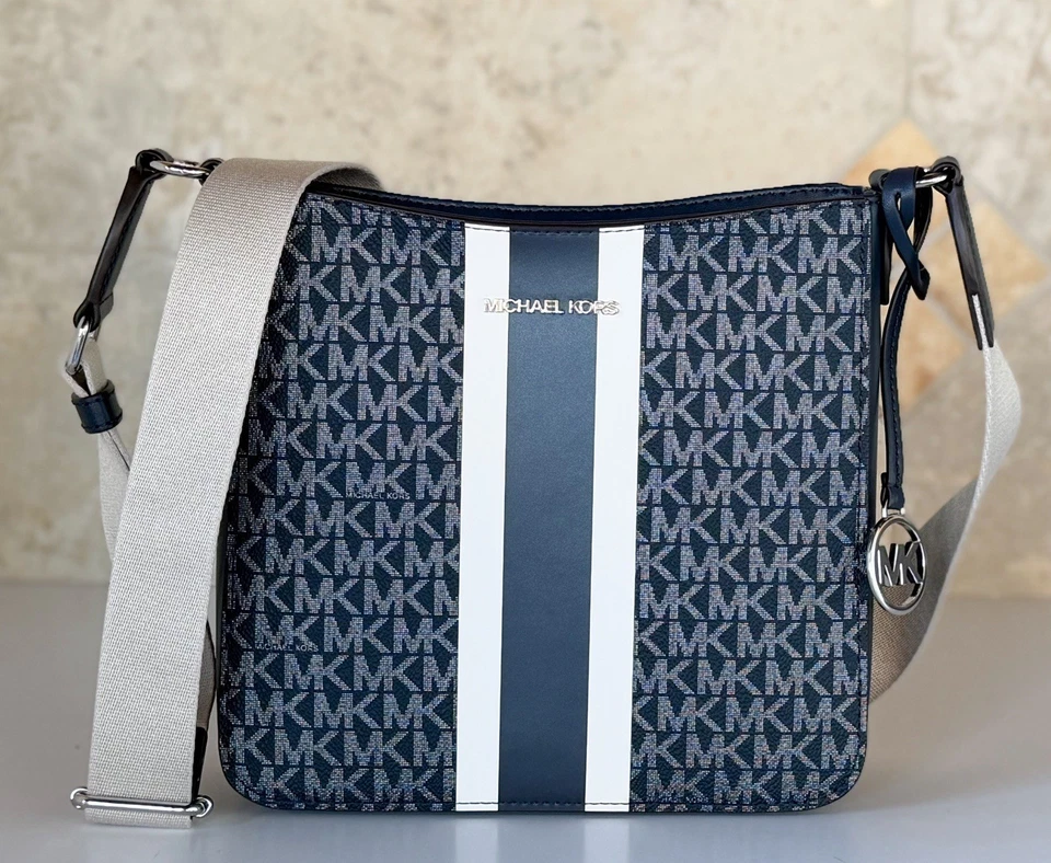 Bolso Mensajero Michael Kors Jet Set Travel S Raya Central MK Plateado Brillo Azul Marino Foto 2 de 4