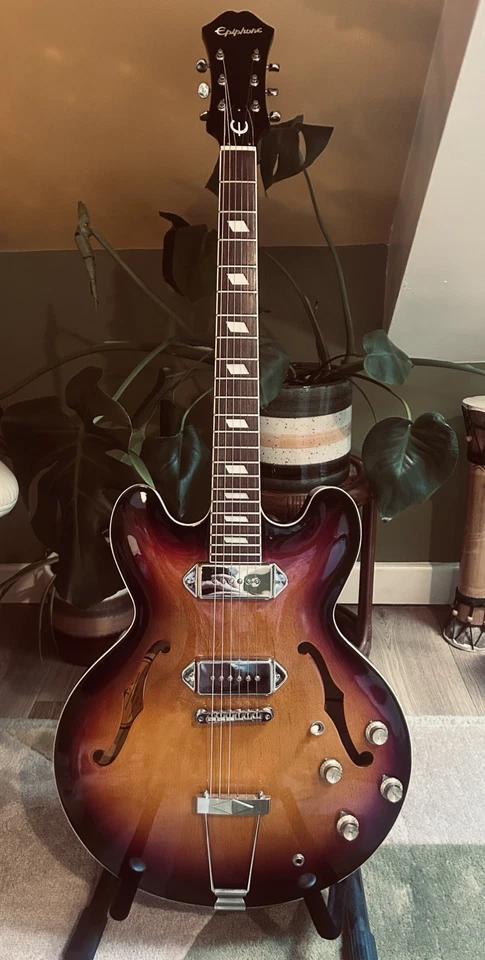 Epiphone Casino, photo 1 of 5