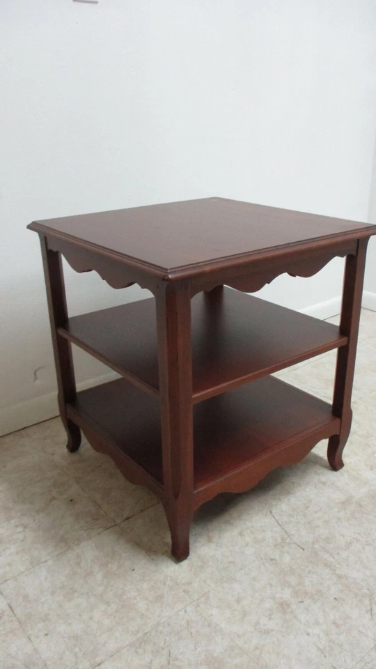 Soporte de mesa auxiliar Ethan Allen Legacy Maison Country francés TRES niveles Foto 2 de 4