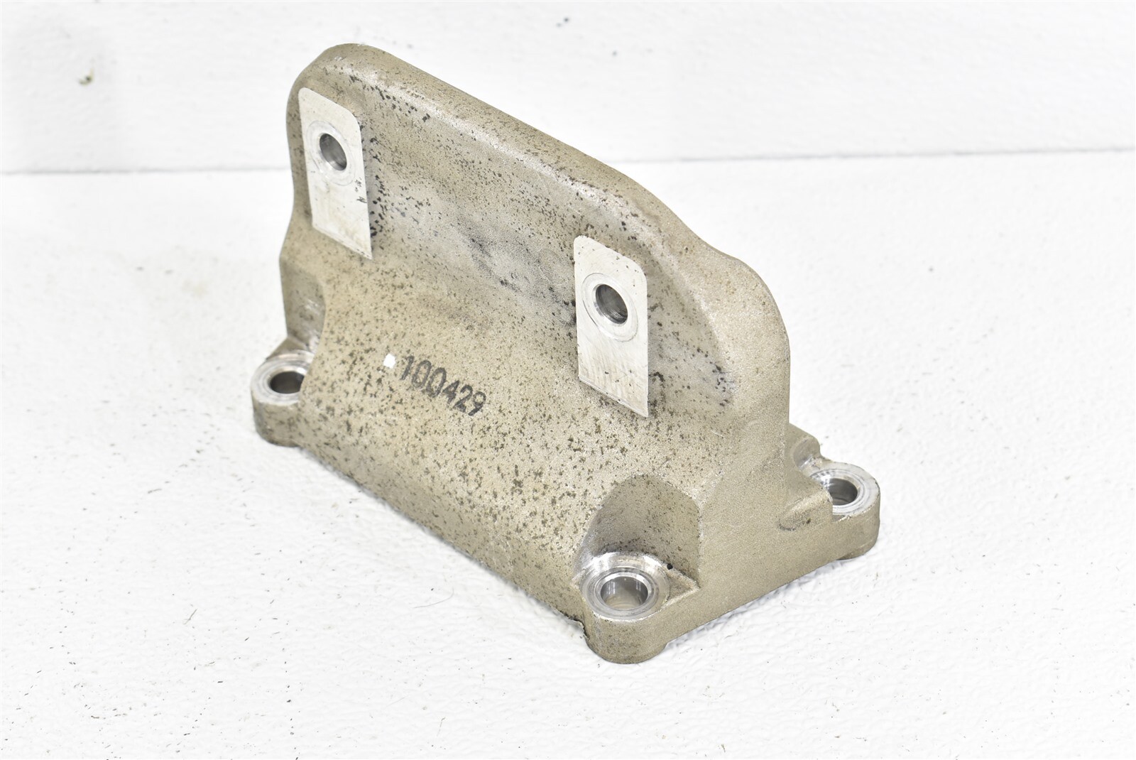 20092016 Hyundai Genesis Coupe Transmission Bracket Support 218352M000