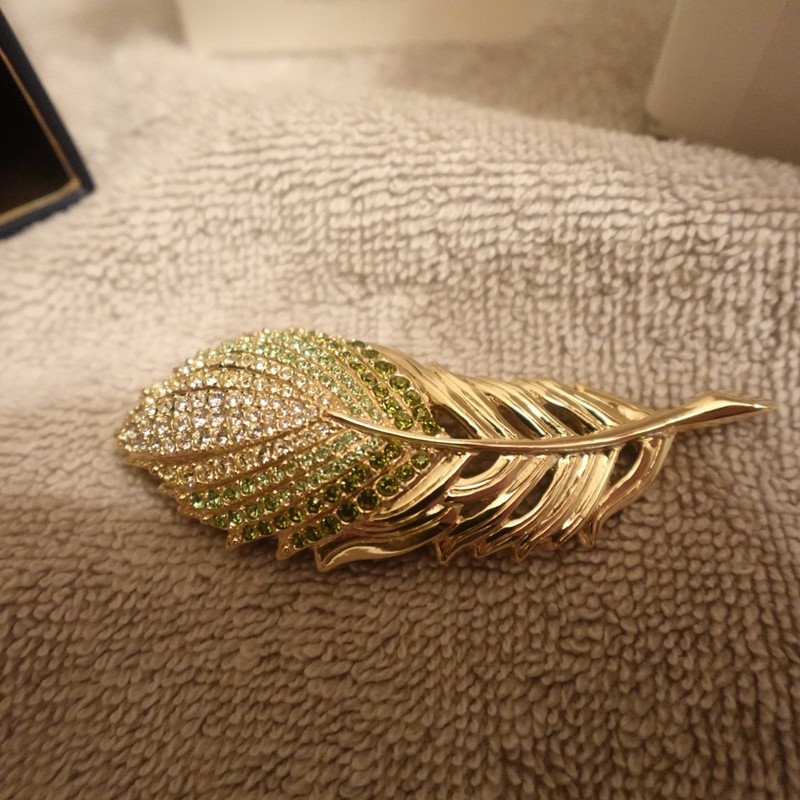 ESTEE LAUDER "FLUTTERING FEATHER" PERFUME  COMPACT SOLID "WHITE LINEN"