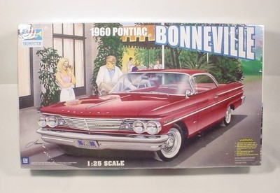 Trumpeter 1960 Pontiac Bonneville Sports Coupe Car Model Kit 1:25 Open Box