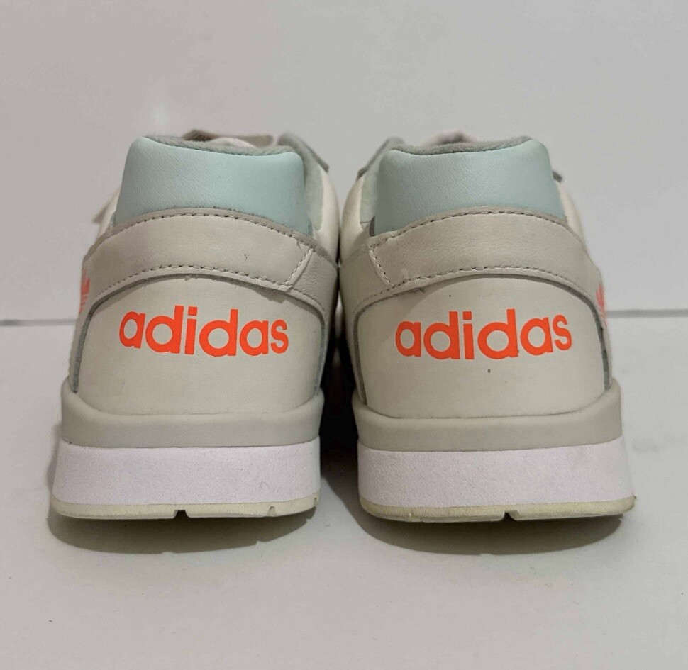 d98157 adidas