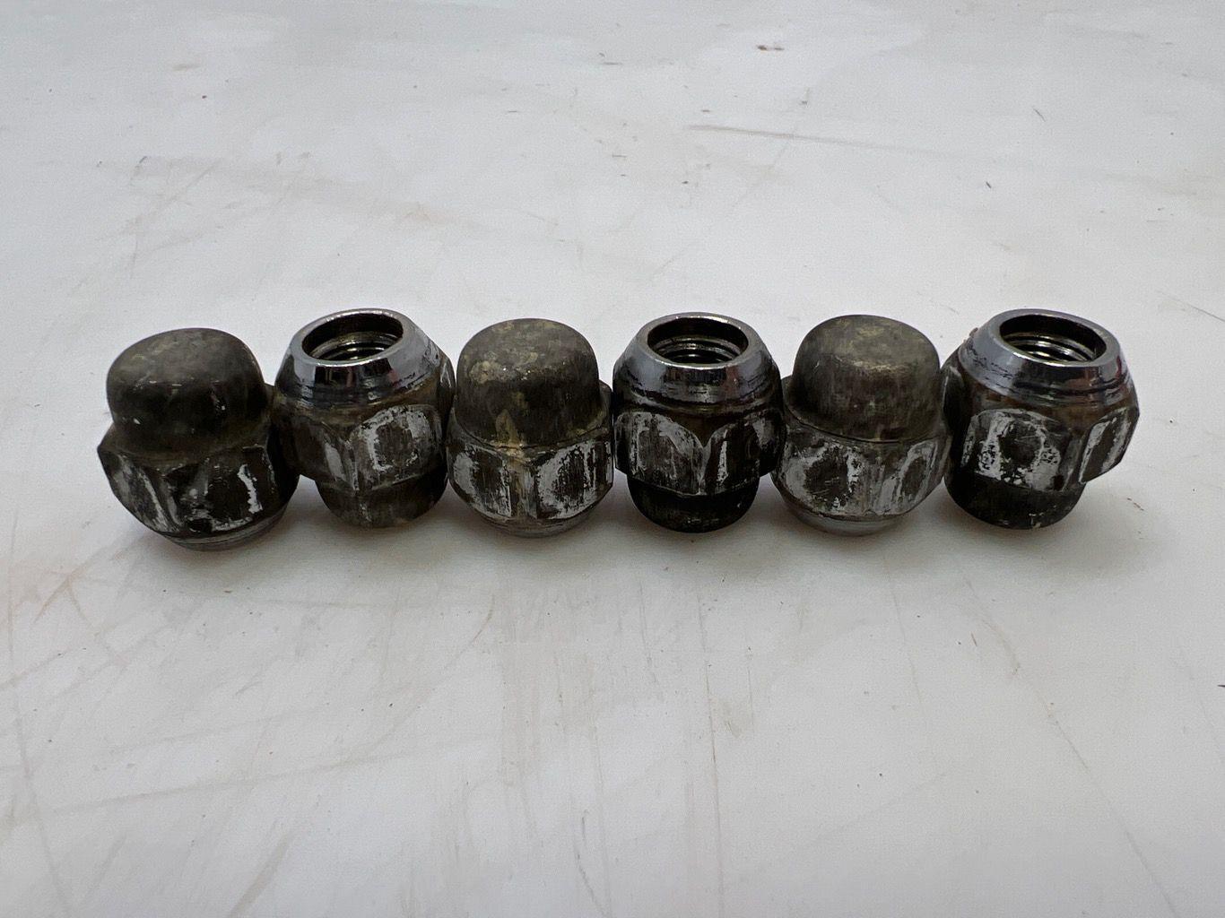 Nissan Chrome Wheel Nuts Set of Five 40224ZP50A for Altima Armada