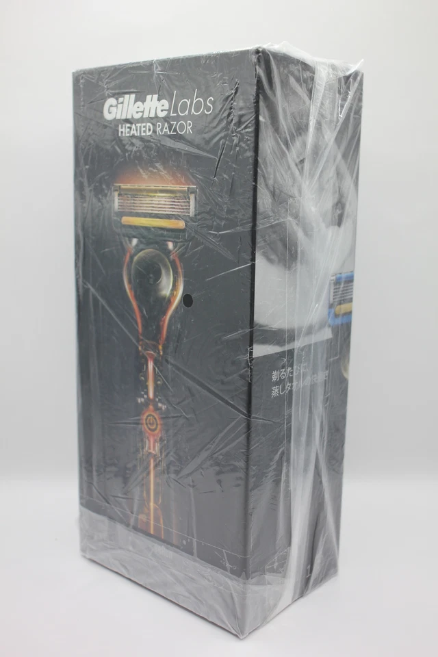 Gillette Labs Heated Razor - Handle, 2 Blades, Holder & Charging Dock Set New - Image 2 of 4