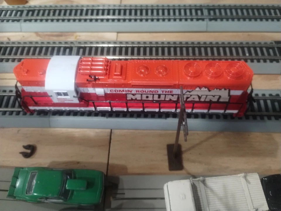 HO Scale Tyco Powered Rocky Mountain Line Diesel Locomotive Parts Or Repair - Image 4 of 4