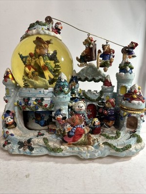 Vintage Grandeur Noel 2001 Bears Ski Resort Musical Christmas WaterGlobe No Key