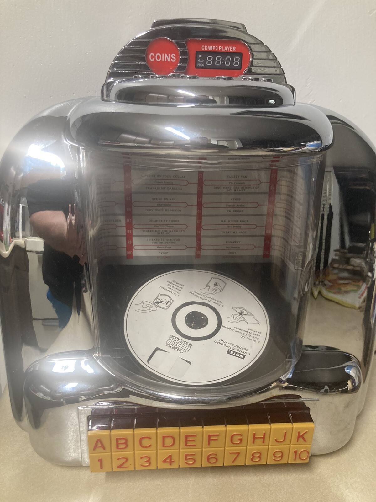 Tabletop Jukebox CD/AMFM Radio/MP3 Player Sopranos Style 1950s Diner