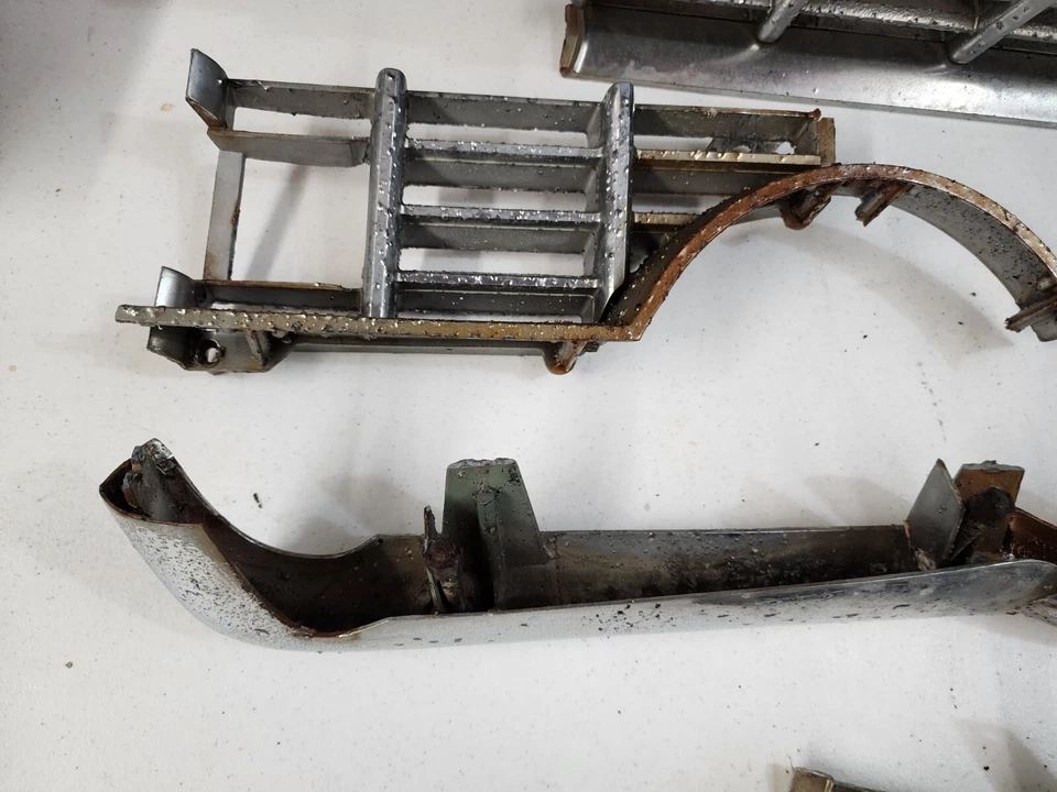 Parrilla Packard 400 1955 y 1956 con borde superior necesitará cromo Foto 2 de 4