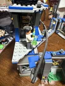 LEGO Jurassic World: Indominus Rex Breakout (75919) used no box or instructions 