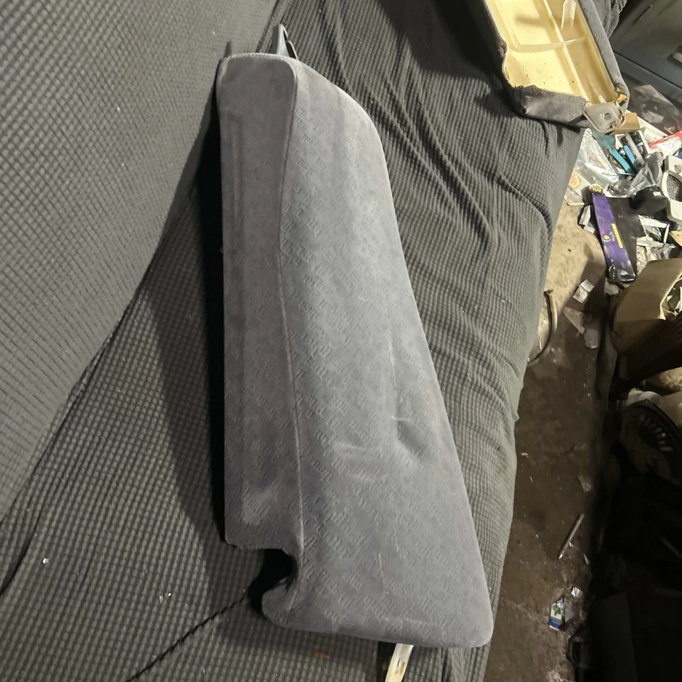 Hyundai Elantra 2005 cojín lateral trasero izquierdo cinturón de seguridad guía gris stock OEM Foto 2 de 4