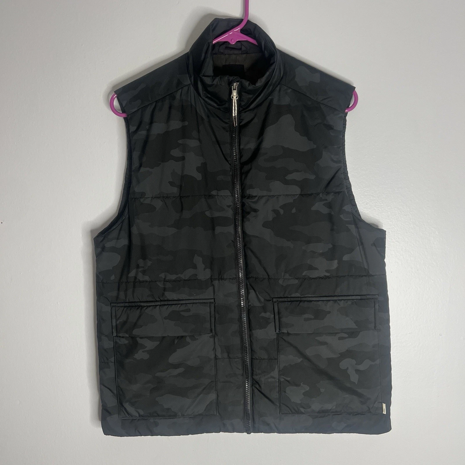 Vuori Topanga Insulated Vest Mens Small Black Camo
