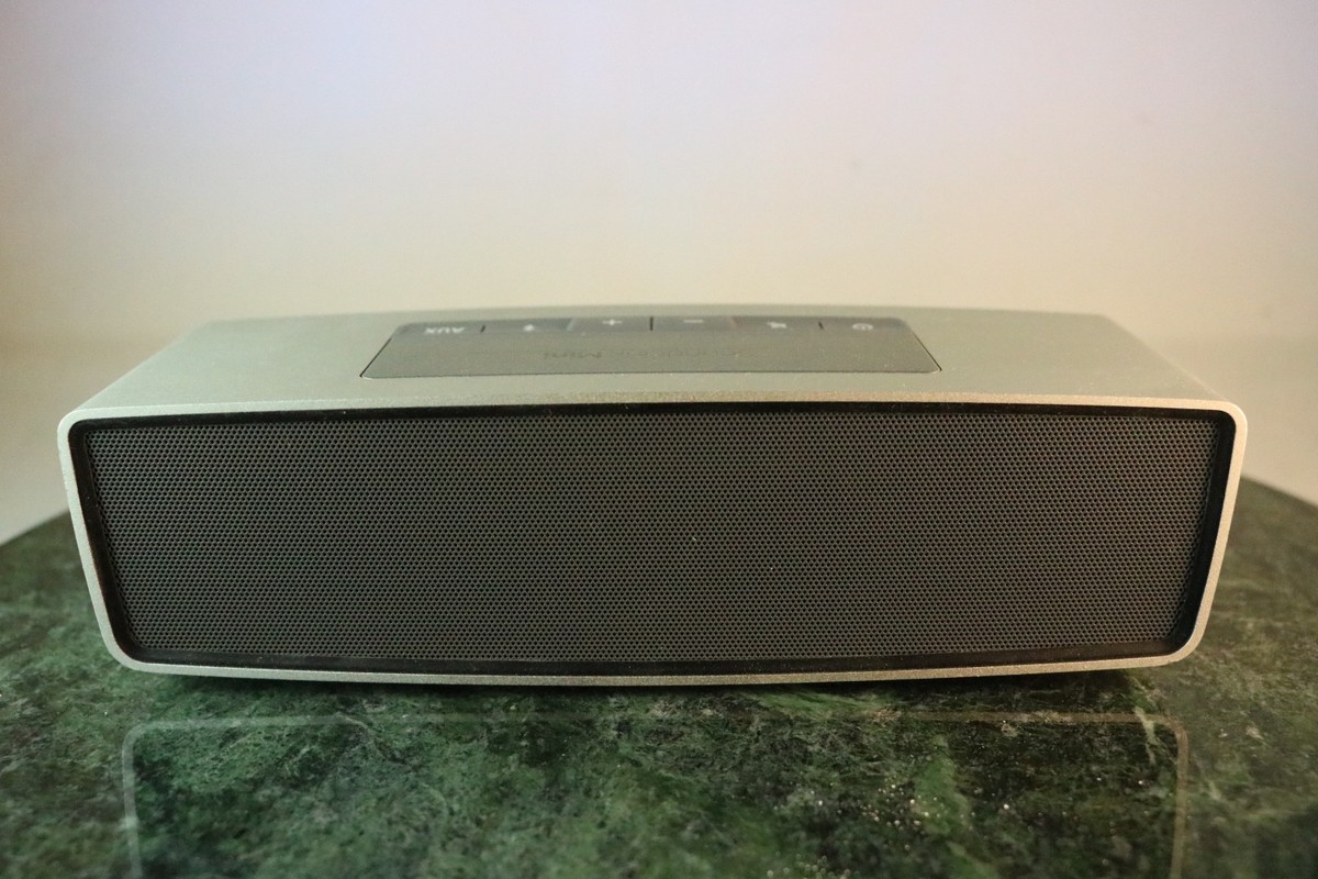 Bose SoundLink Mini - Complete System - Speaker, Charging Cradle