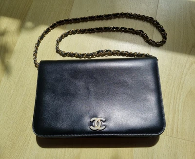 Sac Chanel vintage cuir noir - Photo 1/4