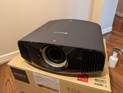 SONY VPL-VW600ES 4K SXRD HOME THEATER PROJECTOR