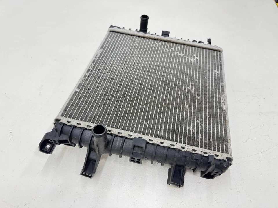 Radiador secundario auxiliar izquierdo AUDI Q7 2010-2015 3,0 L 7L8121212 OEM Foto 2 de 4