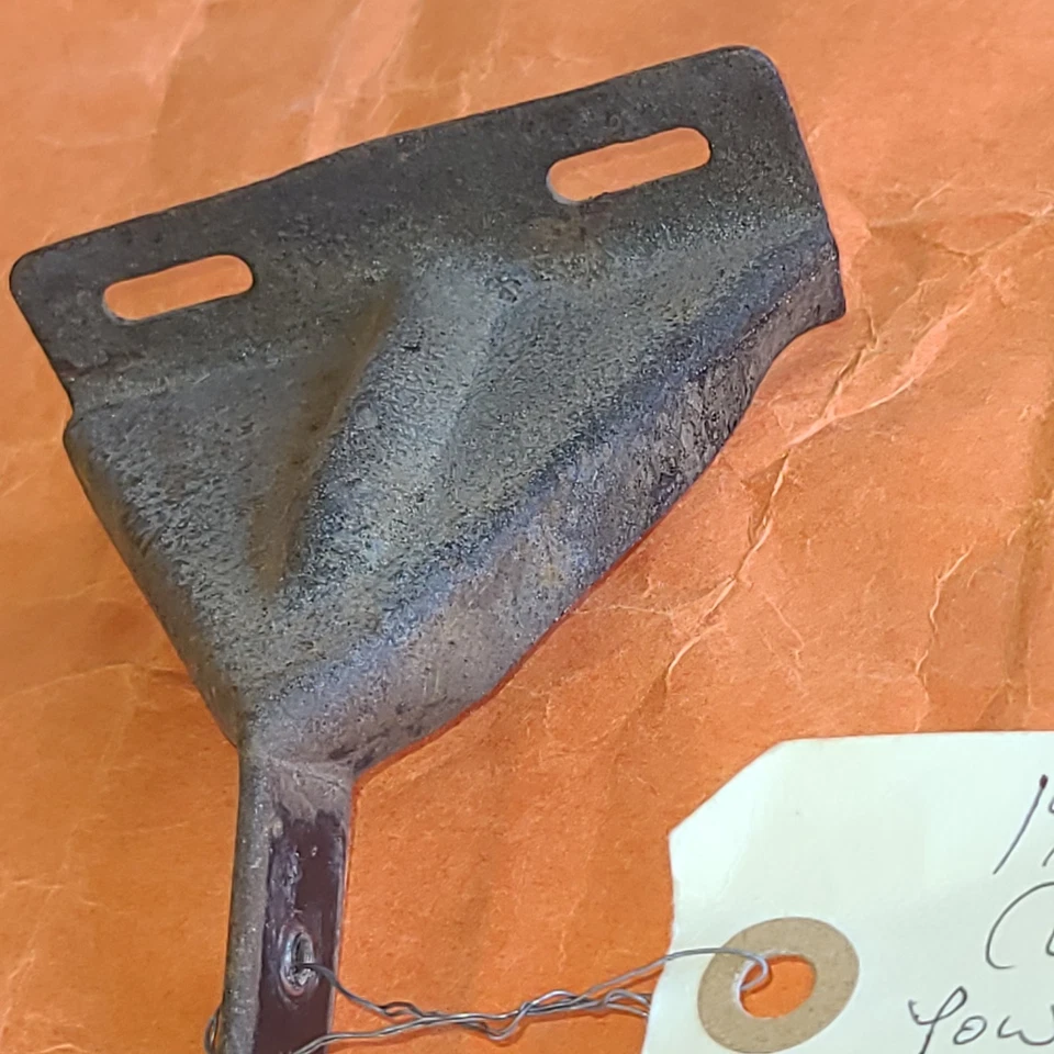 Oldsmobile 442 Cutlass 1966-1967 soporte de mástil de antena de alimentación un maletero original Foto 4 de 4