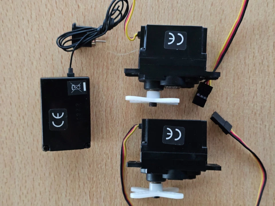 2x Acoms AS-18 Metal Gear Servos & AR-2 27MHz Receiver & Xtals set - Image 2 of 3