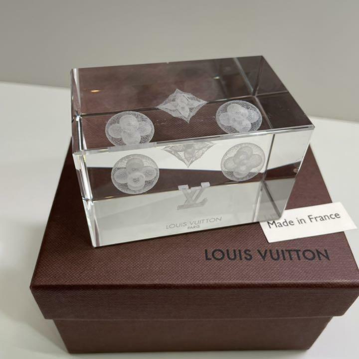 LOUIS VUITTON Monogram Crystal Paper Weight VIP Gift Item LOUIS VUITTON Monogram Crystal Paper Weight VIP Gift Item