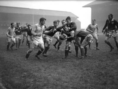 London Counties Captain Dickie Jeeps Gives A Tactical Talk 1960 OLD RUGBY PHOTO | UK