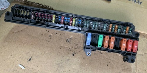 BMW Original 5er 530d e60 e61 6957330 Sicherungskasten Stromverteiler belegt