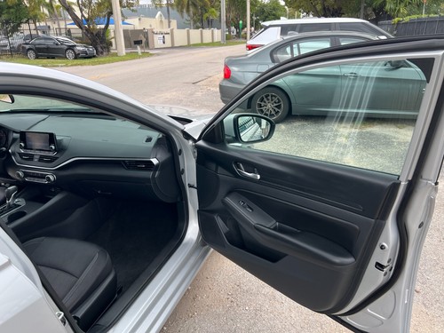 2022 Nissan Altima - Picture 18 of 26