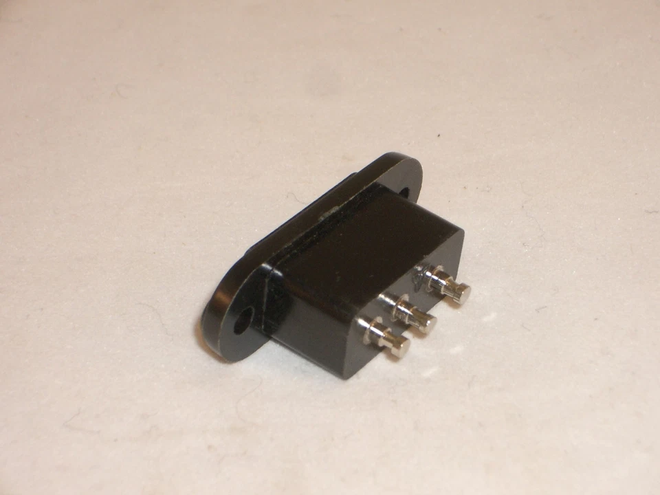 OPEK CBJ-3B CONECTOR CHASIS RECEPTÁCULO DE ALIMENTACIÓN DE 3 PINES PARA RADIO COBRA GALAXY UNIDEN CB Foto 2 de 2