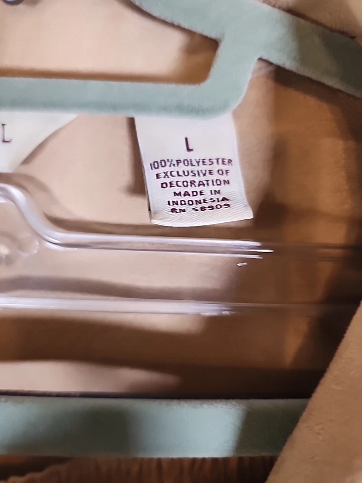 Pantalones y chaqueta florales tostados Bechamel FAUX de gamuza para mujer talla grande Foto 3 de 4