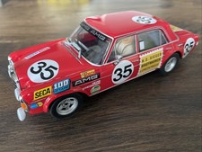 Mercedes 300 SEL 6.3 AMG in rosso per Carrera universale 132 con luce