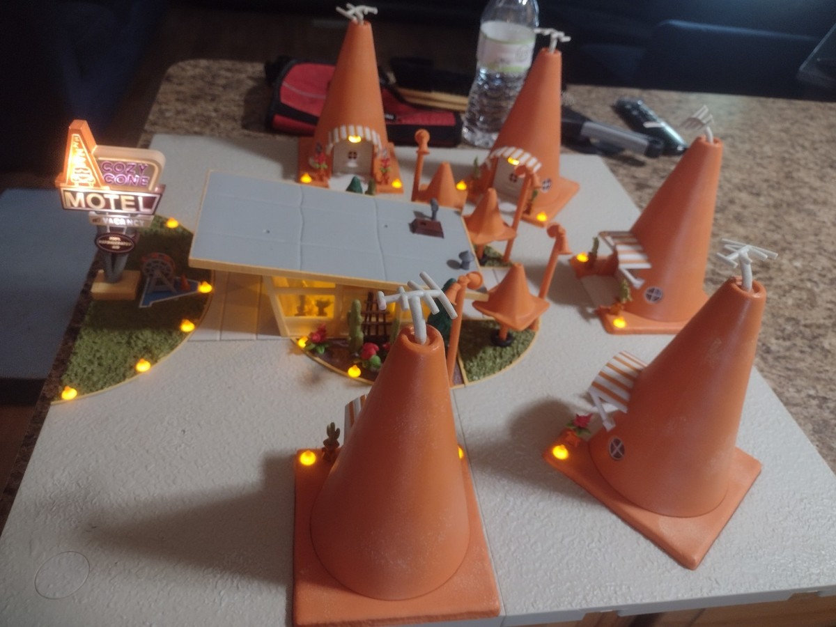 【極上品】sally's cozy cone motel precision Mattel FCP08 Disney Pixar Cars 3 Sally's Cozy Cone Motel