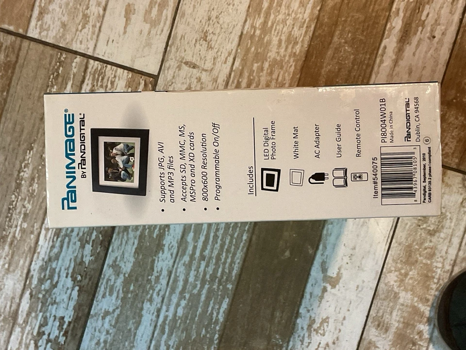 Panimage by Pandigital - New LED DIGITAL PHOTO FRAME - 8" 1600 Images Wood Frame - Image 3 of 4