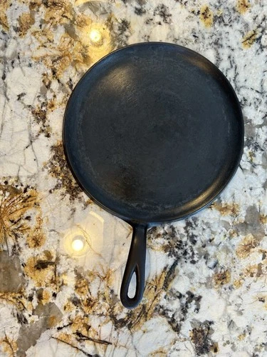 Wagner Ware GriddleSydney -0-cast iron griddle