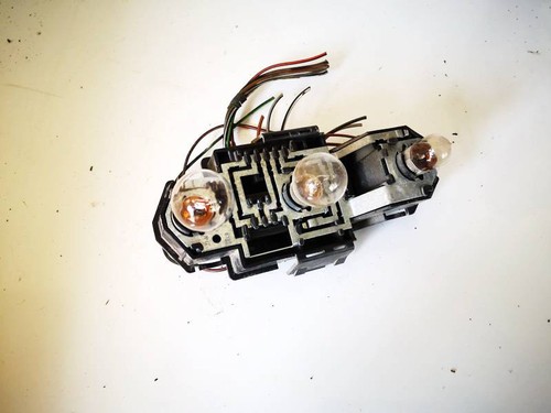 3a9945257 Lampenträger Rücklicht Rückleuchte innen Heckklappe  DE2513282-75