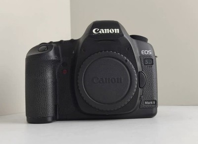 Canon 5D Mark II 21 1MP Body Only Professional DSLR 90% New