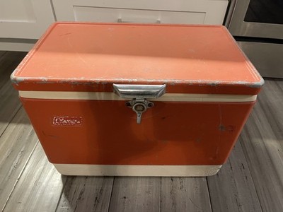 VINTAGE COLEMAN  Red RARE size 19 '' x 11 '' x 13 