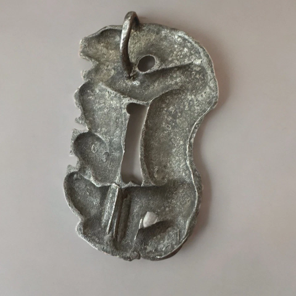 "Figura animal y humana con diseño de tótem estilo tribal colgante de peltre vintage de 2""" Foto 4 de 4