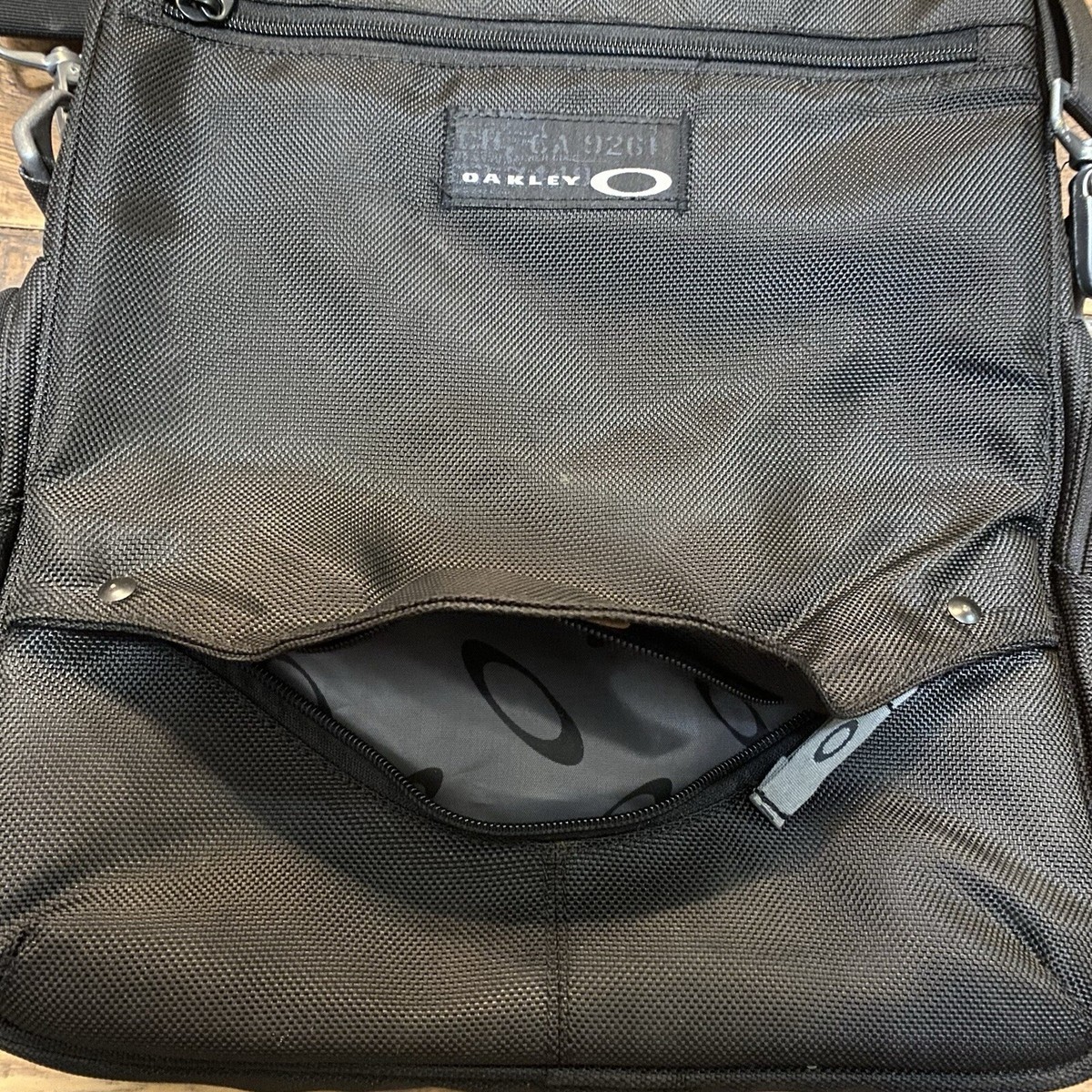 Vintage Y2K Camo Oakley Laptop Messenger Sling Bag | eBay Vintage Y2K Camo Oakley Laptop Messenger Sling Bag | eBay